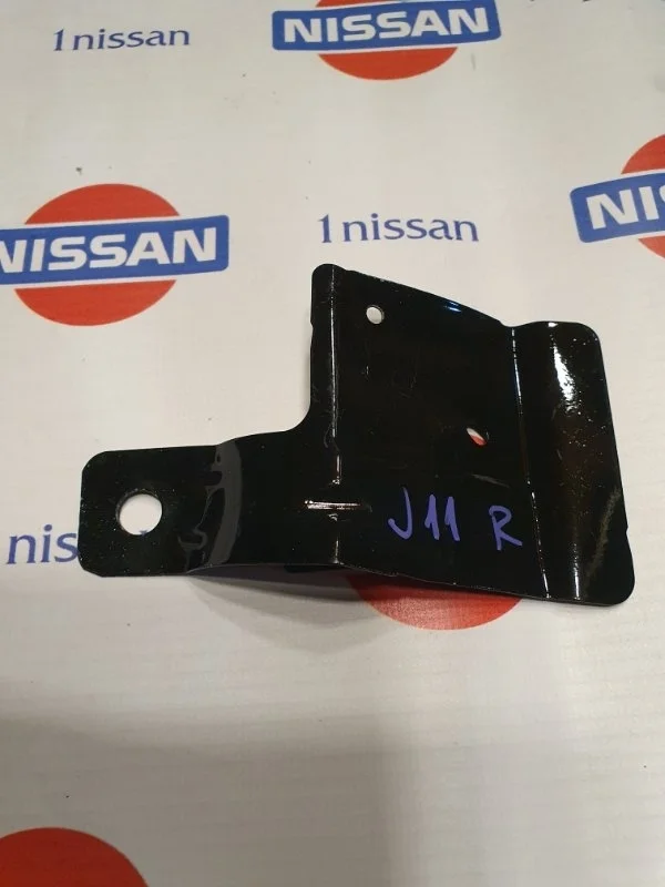 Кронштейн крепления Nissan Qashqai 2020 631824EA1A J11 MR20DD, передний правый