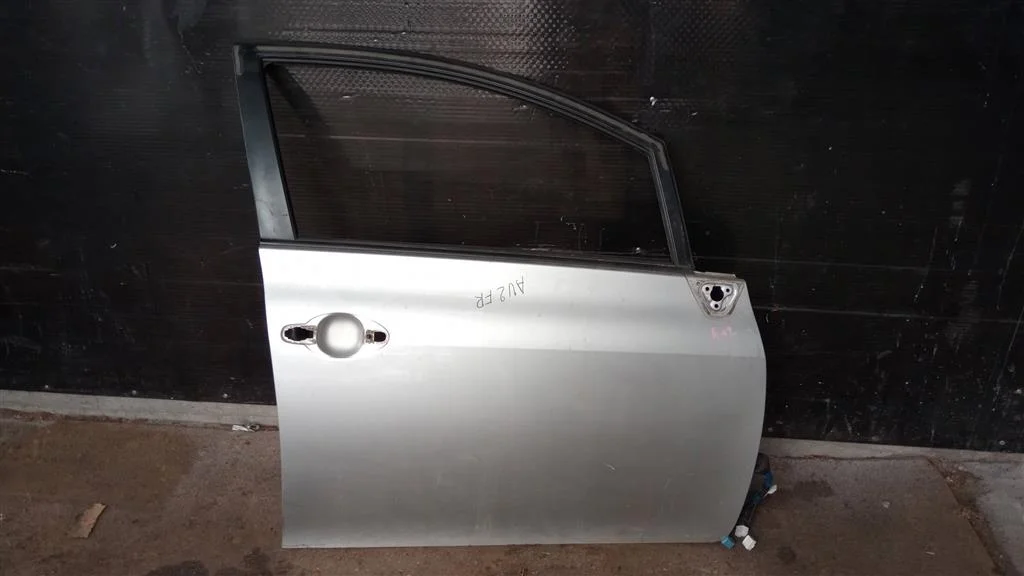 Б.у. дверь TOYOTA AURIS ZRE150 TOYOTA AURIS ZRE150
