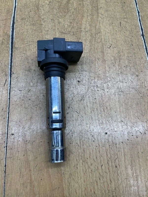 Катушка зажигания Volkswagen Golf 5 BLF 2005