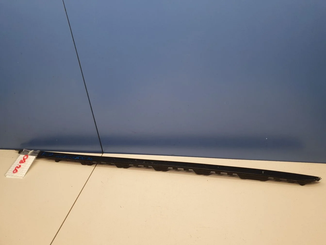 Молдинг лобового стекла левый для BMW X6 F16 2014-2020