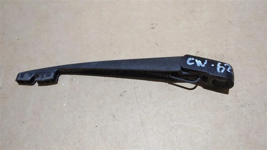 Б.у. поводок дворника MITSUBISHI OUTLANDER XL CW6W MITSUBISHI OUTLANDER XL CW6W