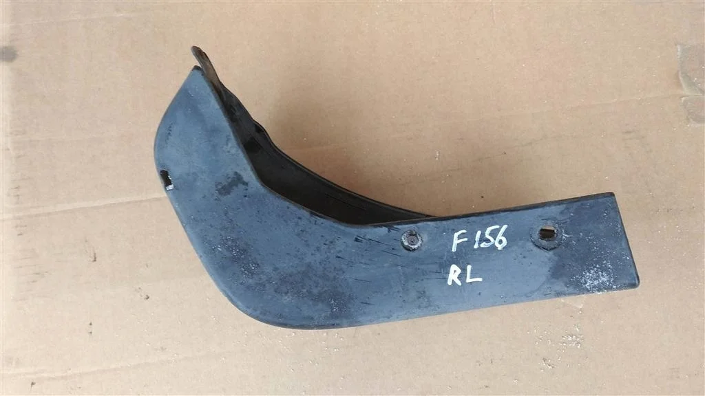 Б.у. брызговик NISSAN JUKE F15E NISSAN JUKE F15E