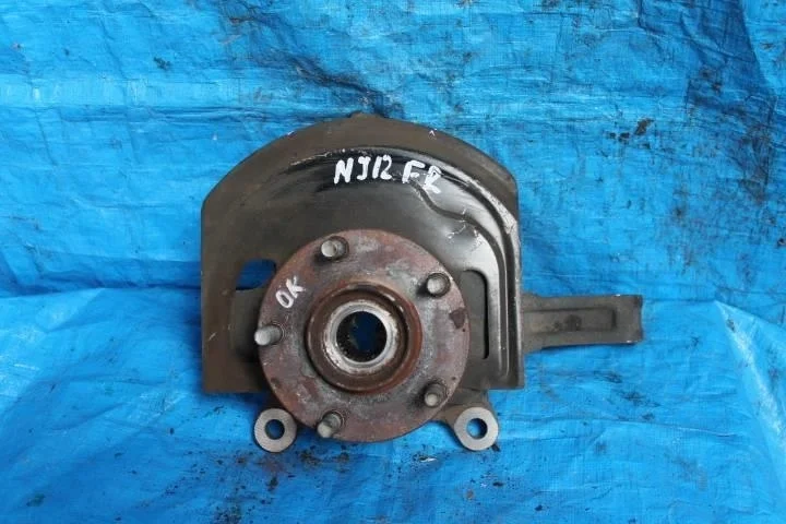 Б.у. кулак поворотный NISSAN QASHQAI J10 NISSAN QASHQAI J10