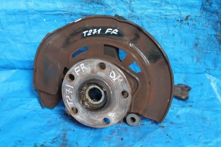 Б.у. кулак поворотный TOYOTA AVENSIS ZRT270 TOYOTA AVENSIS ZRT270