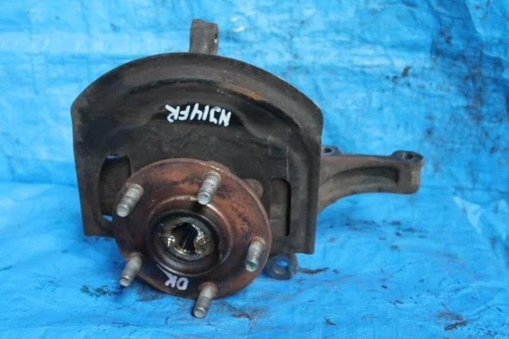 Б.у. кулак поворотный NISSAN QASHQAI J10 NISSAN QASHQAI J10