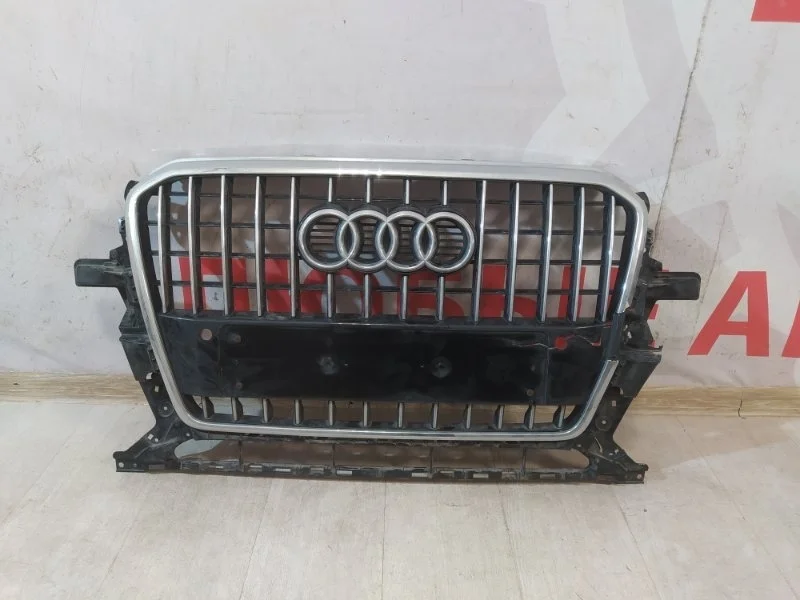 Решетка радиатора передняя Audi Q5 8R 2008-2017