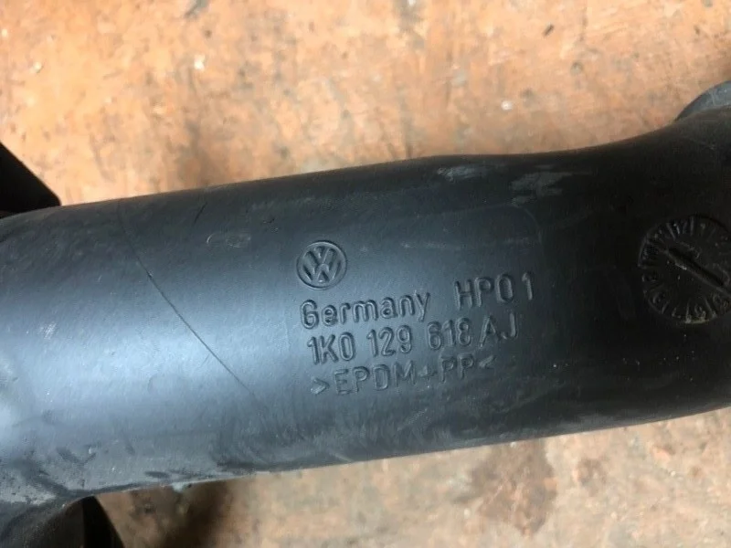 Патрубок воздушного фильтра Volkswagen Jetta 2008 163