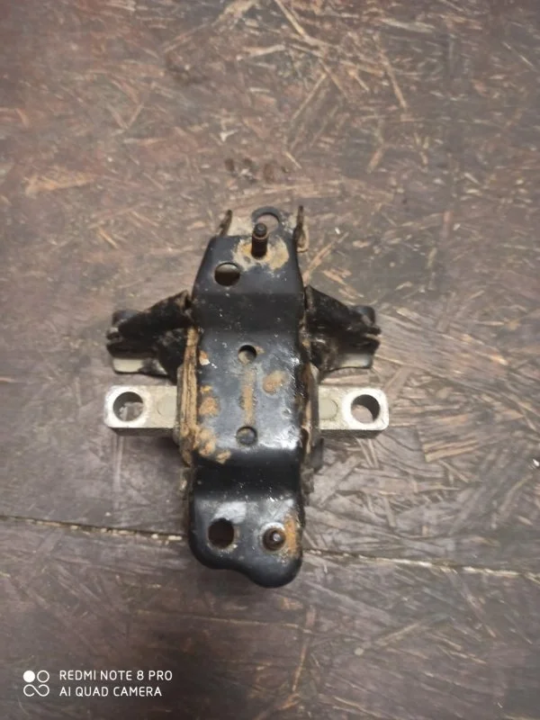 Подушка двигателя Skoda Fabia 2014 5J2