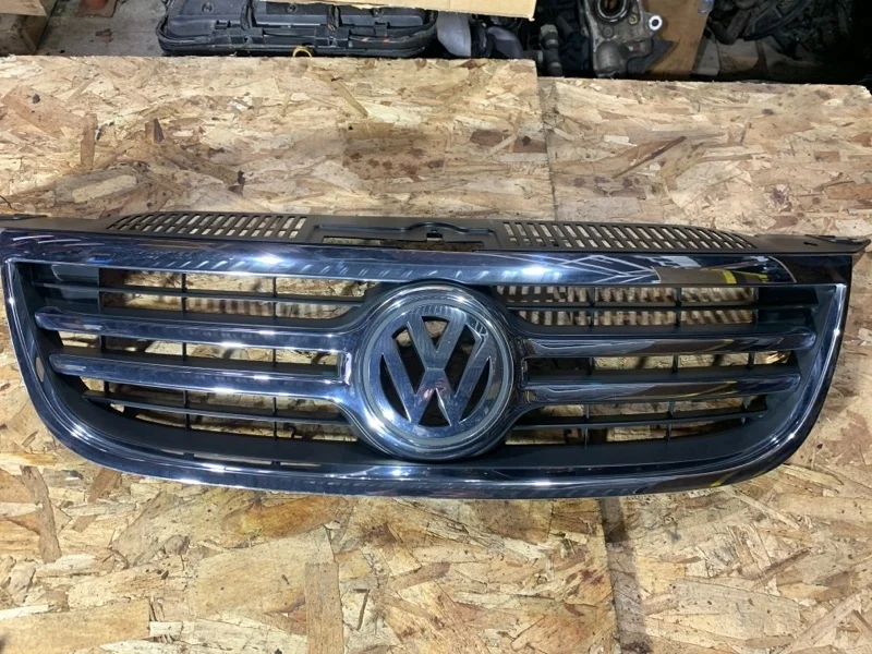 Решетка радиатора Volkswagen Tiguan 2007-2011 5N