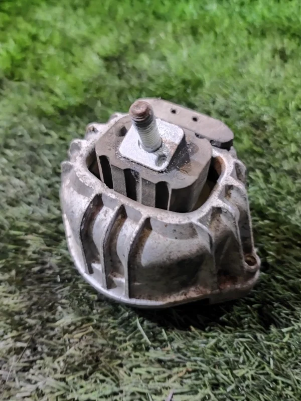 Подушка двигателя BMW 320i E90