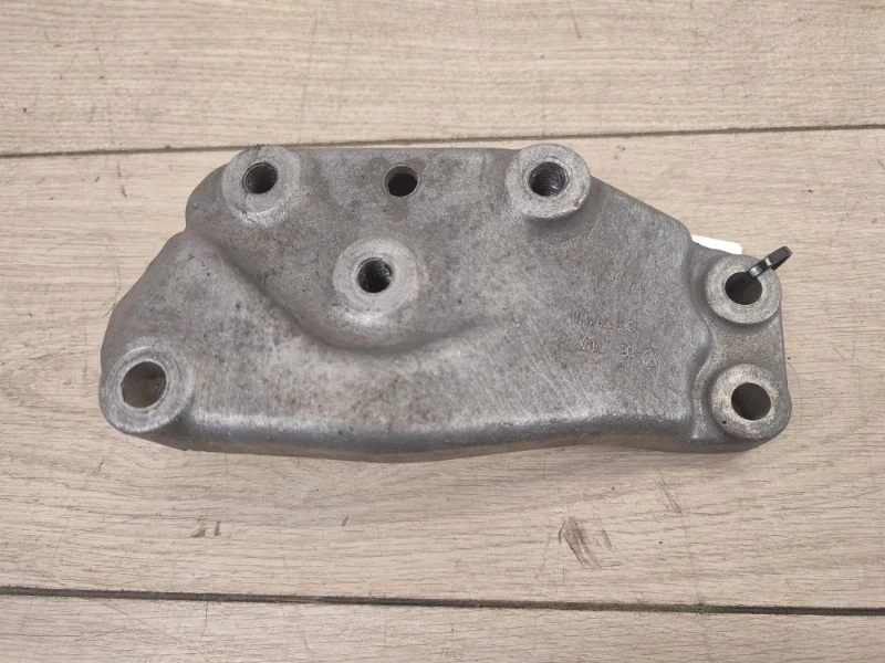 Кронштейн кпп VW Tiguan 2008-2018 5N