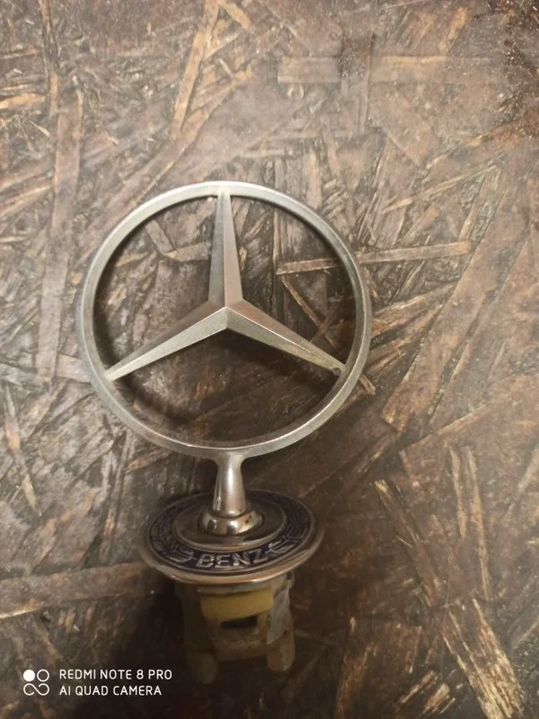 Эмблема Mercedes-Benz -Class 1997 W210