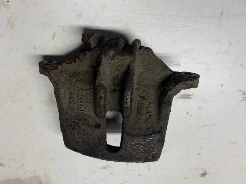 Суппорт тормозной Peugeot 207 2008 Coupe