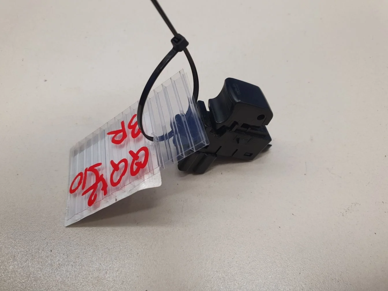 Кнопка стеклоподъемника для Nissan Qashqai+2 JJ10 2008-2014