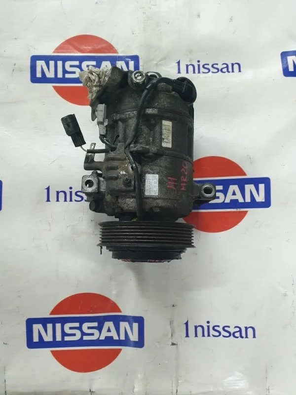 Компрессор кондиционера Nissan Qashqai 2014 926004EF0A J11 MR20DD, передний