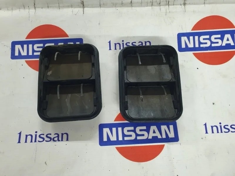 Воздуховод боковой Nissan Qashqai 2014 8200003575 J11 MR20DD, задний