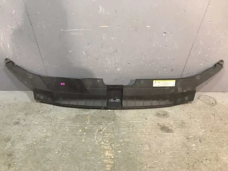 Накладка замка капота Audi Q5 8R