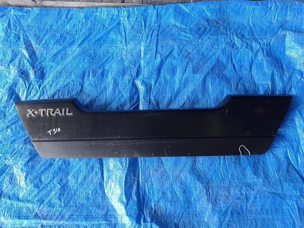 Б.у. накладка на крышку багажника NISSAN X-TRAIL T31 NISSAN X-TRAIL T31