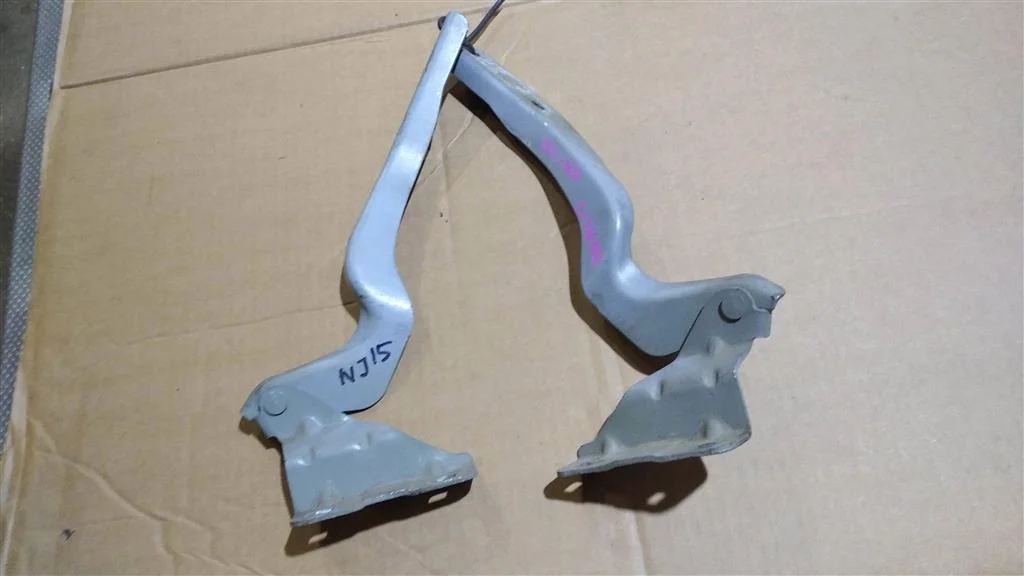 Б.у. петля капота (2шт) NISSAN QASHQAI J10 NISSAN QASHQAI J10