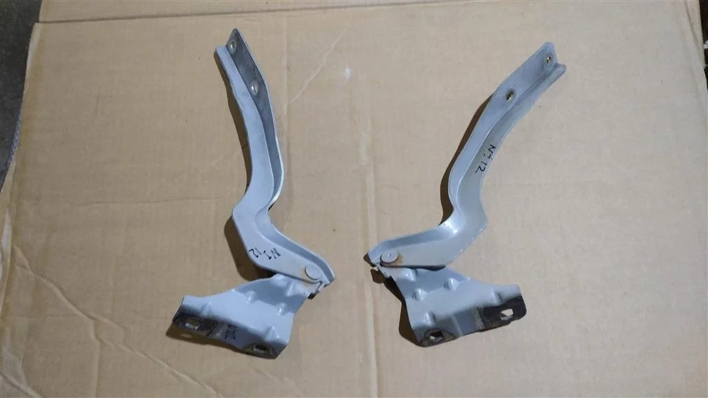 Б.у. петля капота (2шт) NISSAN QASHQAI J10 NISSAN QASHQAI J10