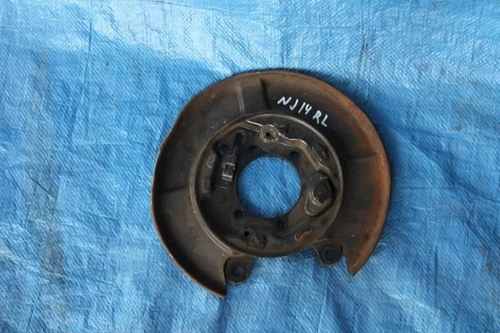 Б.у. щиток тормозного диска NISSAN QASHQAI J10 NISSAN QASHQAI J10
