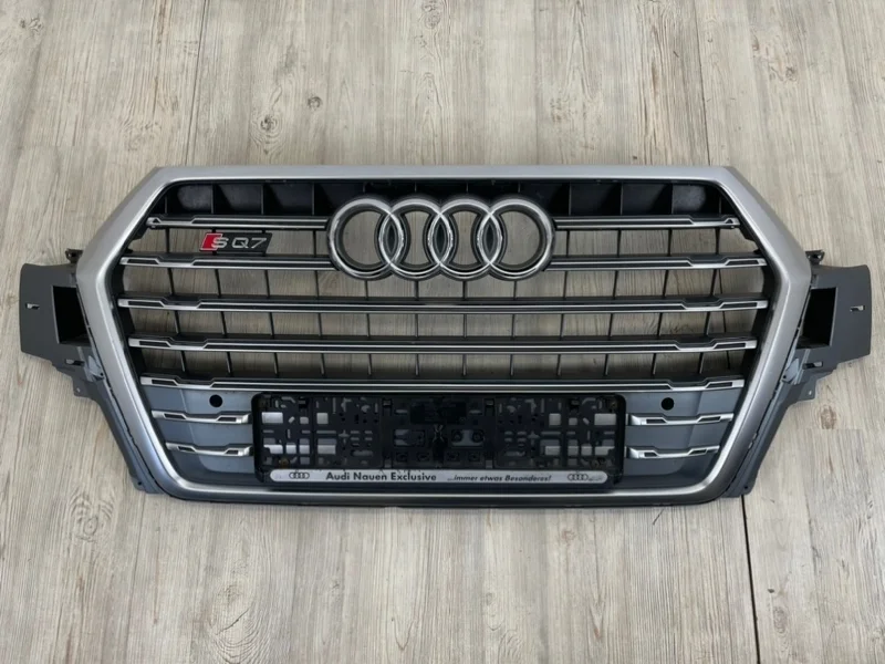 Решетка радиатора со значком Audi SQ7 2015- 4M