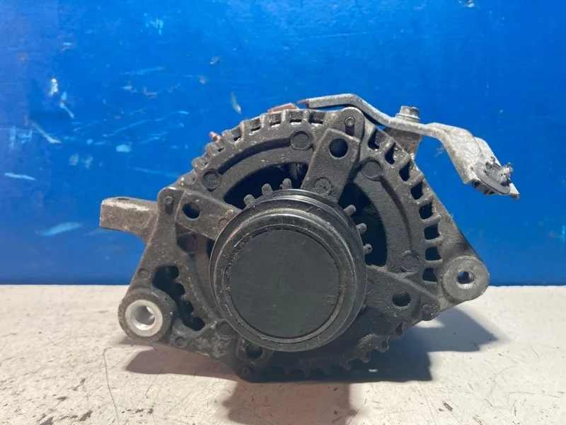 Генератор Toyota Yaris Xp90 2005-2010 270600Y040 1.3 1NRFE