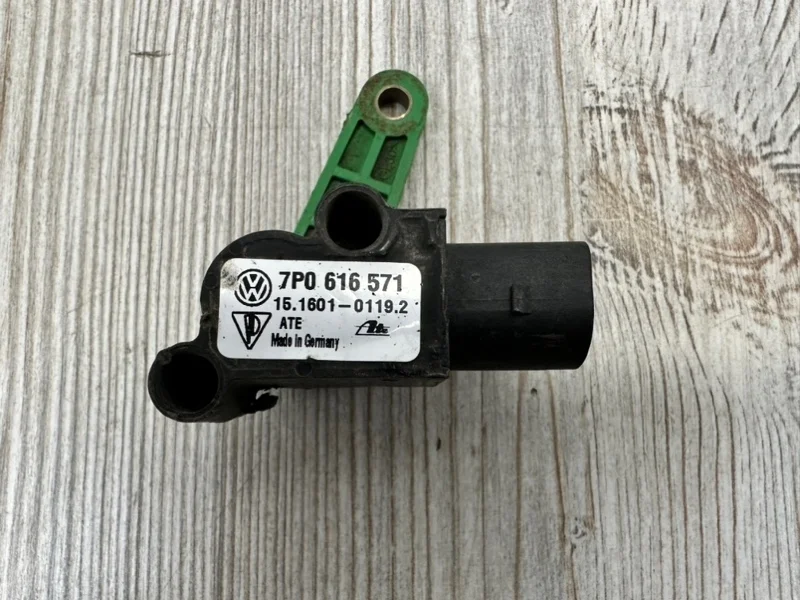 Датчик дорожного просвета VW Touareg 2 2010-2018 7P