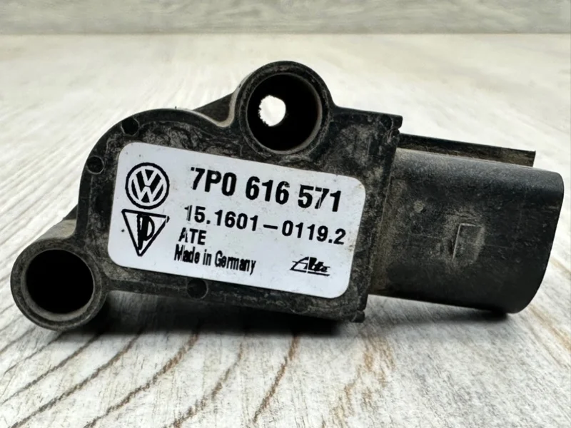 Датчик дорожного просвета VW Touareg 2 2010-2018 7P