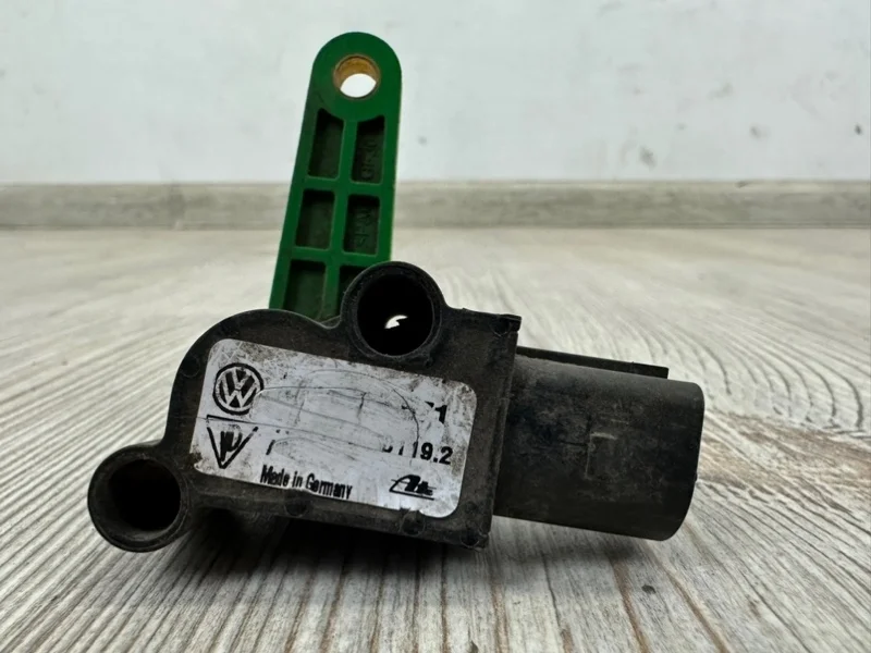 Датчик дорожного просвета VW Touareg 2 2010-2018 7P