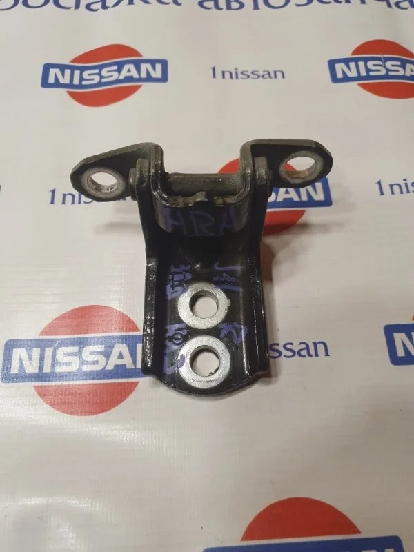 Петля двери Nissan Qashqai 2014 824204EA0A J11 HRA2, задняя правая