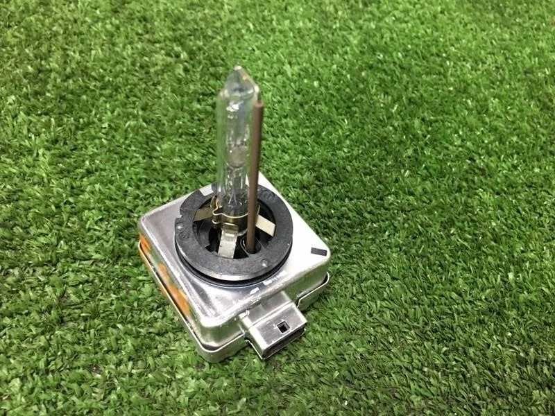 Лампа ксеноновая BMW 328i 2010 E90 LCI