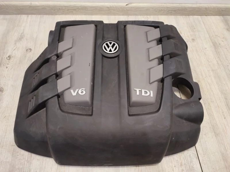 Декоративная крышка двс VW Touareg 2 2010-2018 7P