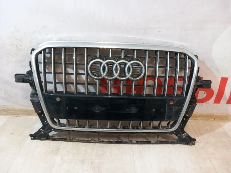 Решетка радиатора передняя Audi Q5 8R 2008-2017