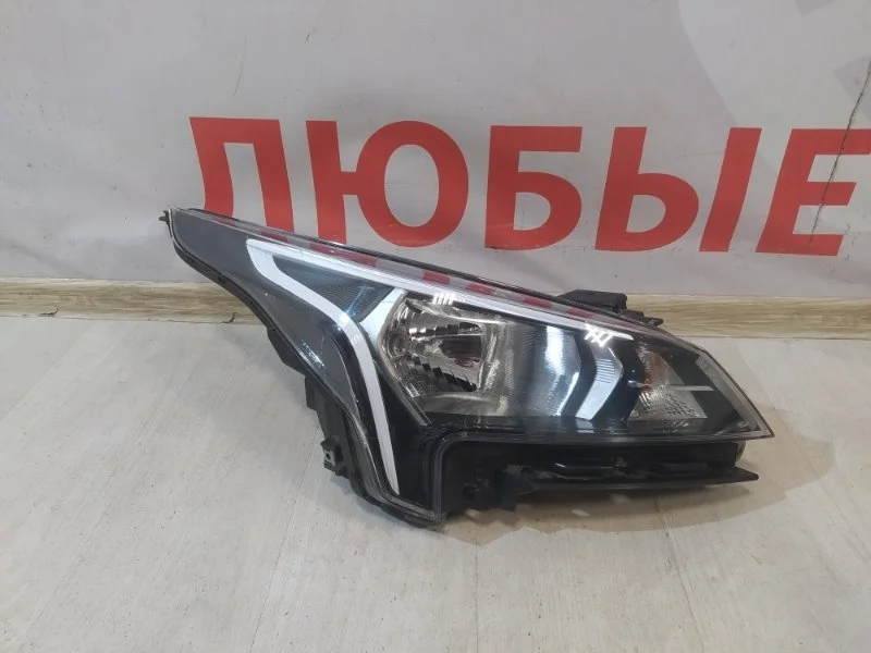 Фара передняя правая Kia Rio 4 FB 2016-2020