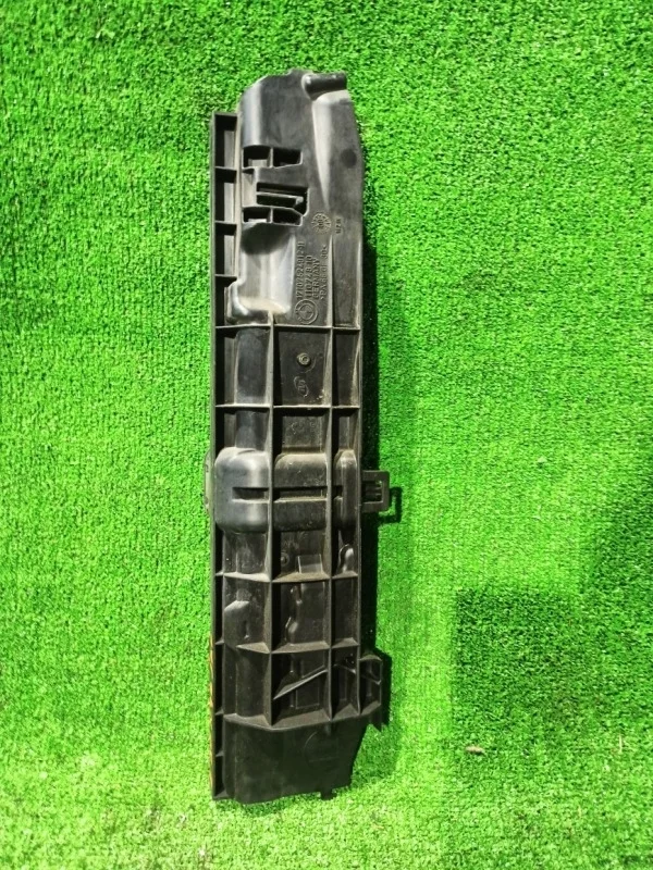 Кронштейн радиатора BMW E90