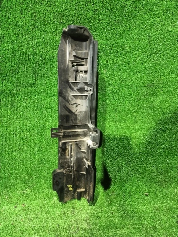 Кронштейн радиатора BMW 328i 2010 E90