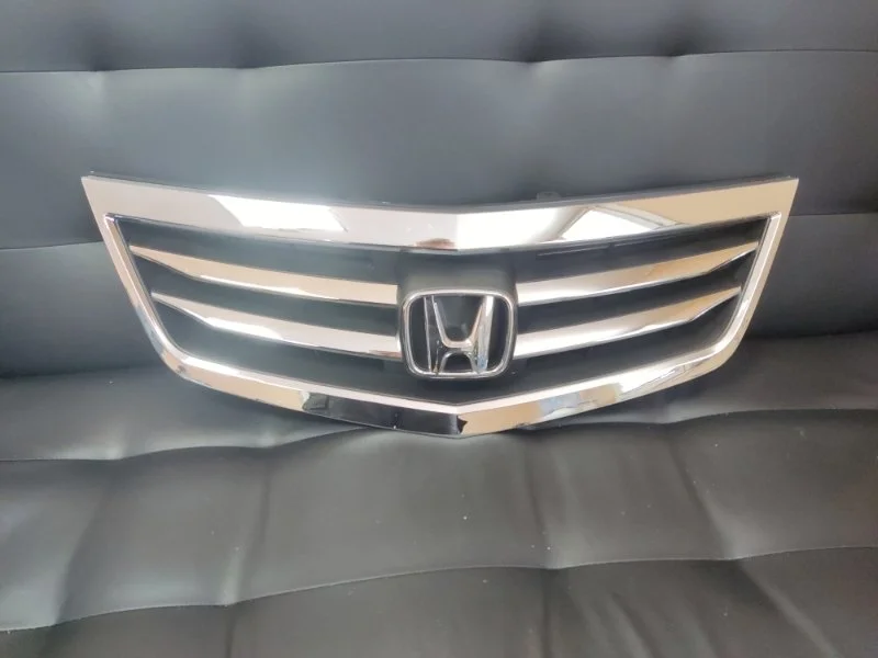 Решетка радиатора Honda Accord 8 2010-2012
