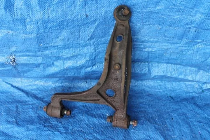 Б.у. рычаг SUZUKI GRAND VITARA JB424 SUZUKI GRAND VITARA JB424