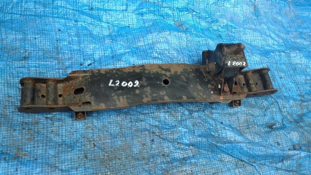 Б.у. балка под редуктор MITSUBISHI L200 KB4T MITSUBISHI L200 KB4T