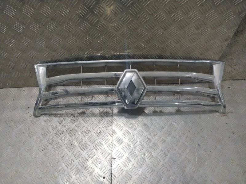 Решетка радиатора, накладка Renault Duster 2009-2014 623825665R HSA K4MA606