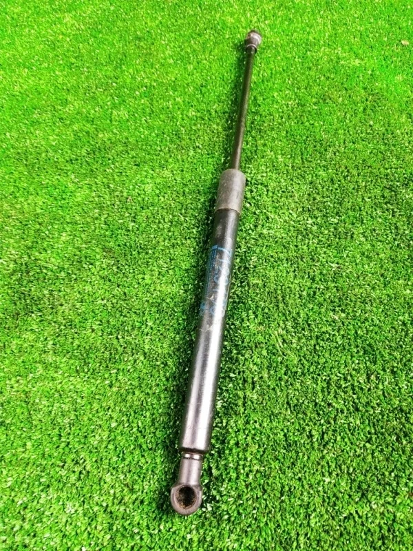 Амортизатор капота BMW E90