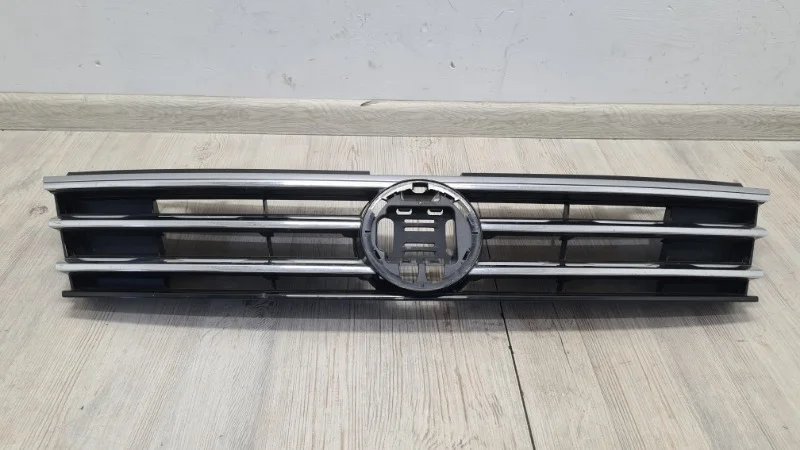 Решетка радиатора без значка VW Tiguan 2 2016- AD1