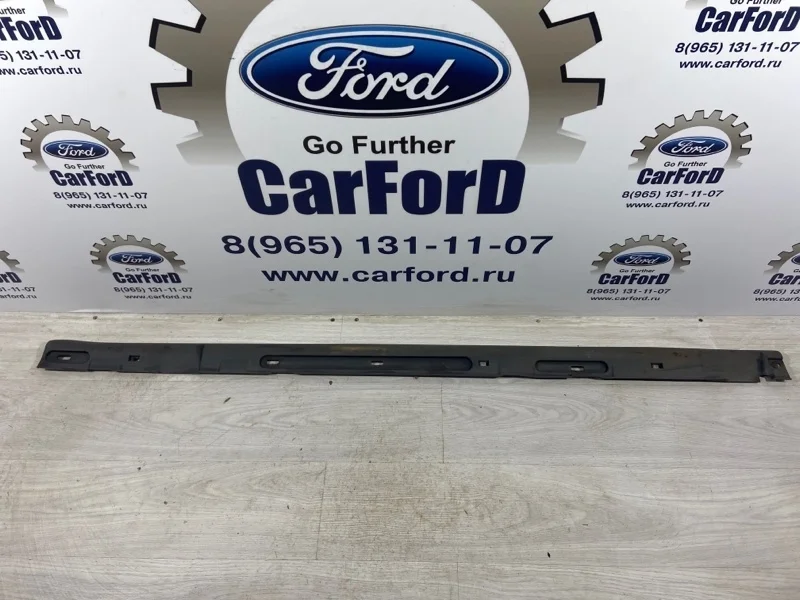 Накладка на порог (наружная) правая Ford Focus 2