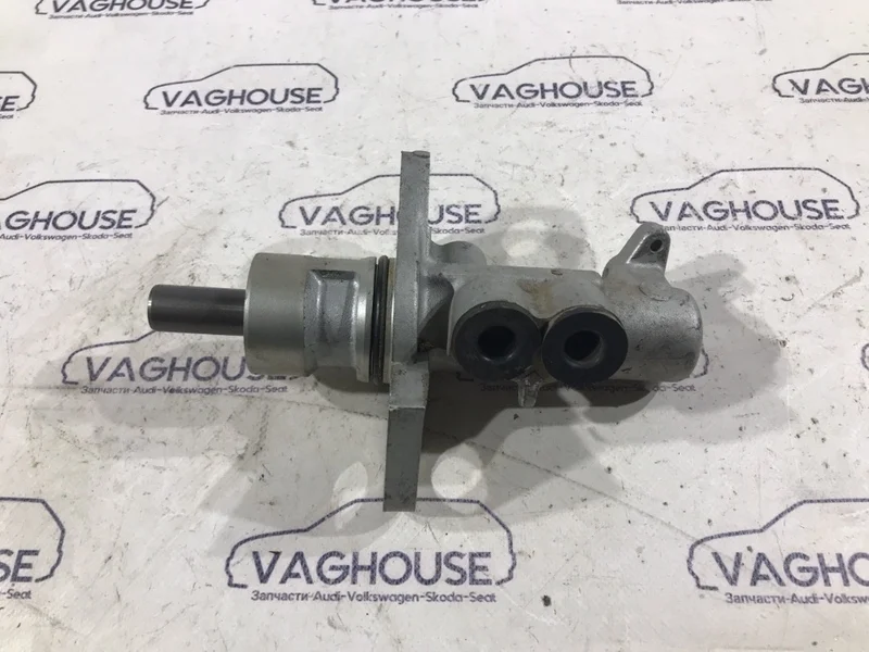 Главный тормозной цилиндр Volkswagen Passat B5 3B2
