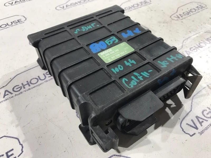 Блок управление двигателя Audi 80 B3 1991