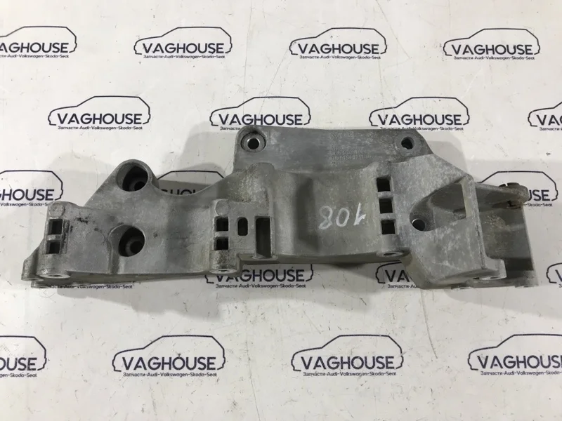 Кронштейн генератора Volkswagen Golf MK4 1.6 AKL