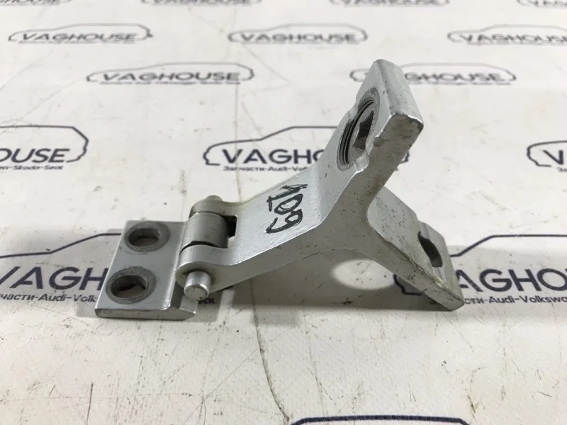 Петля двери задняя правая Audi 80 B4 2.8 AAH 1995