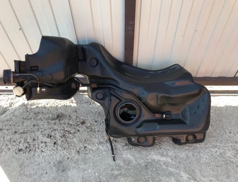 Топливный бак (бензобак) Volkswagen Passat B5 3B2