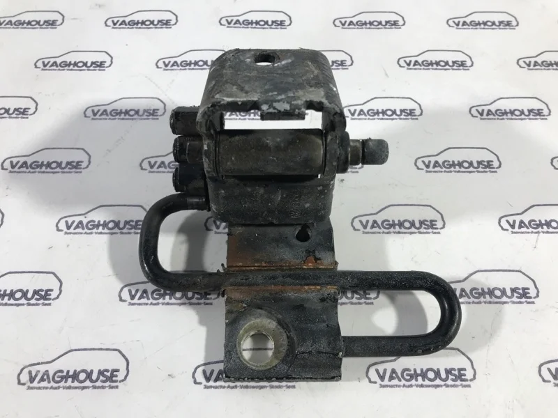 Петля двери передняя правая Audi A6 C5 4B 2.5 2001